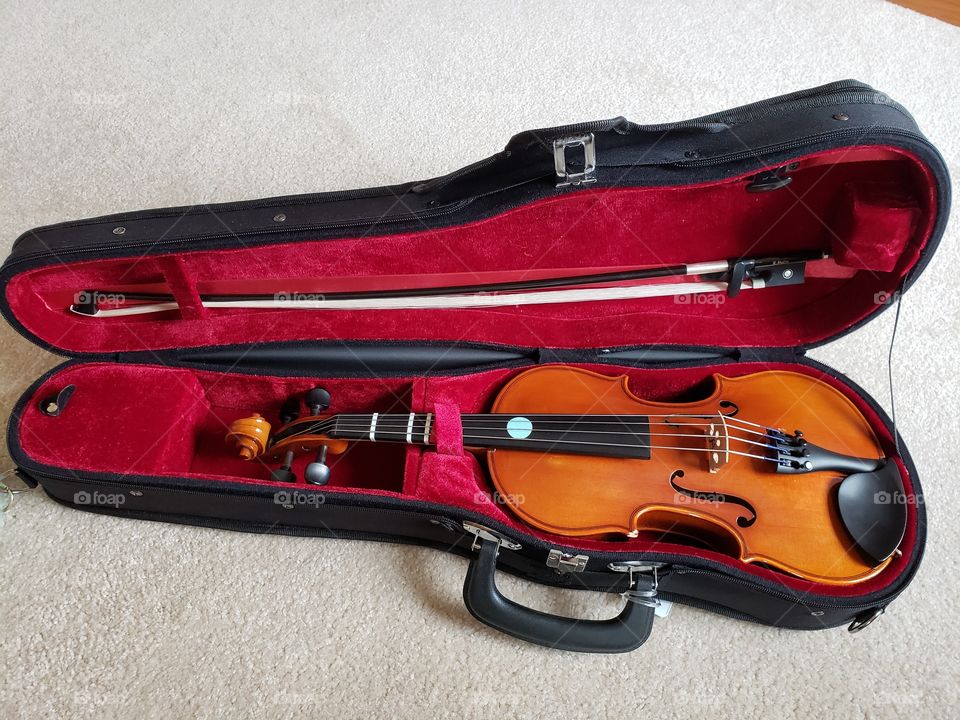 Open viola case with bow