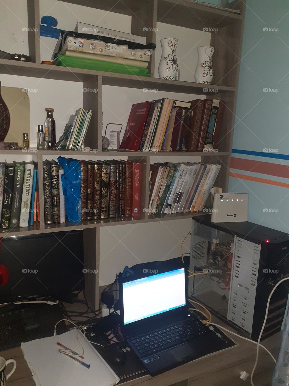 Desk: A Learning and Creativity Space Merging Technology and Handwritten Notes.
A unique study corner featuring a screen displaying educational content alongside a handwritten notebook, blending modern and traditional tools.