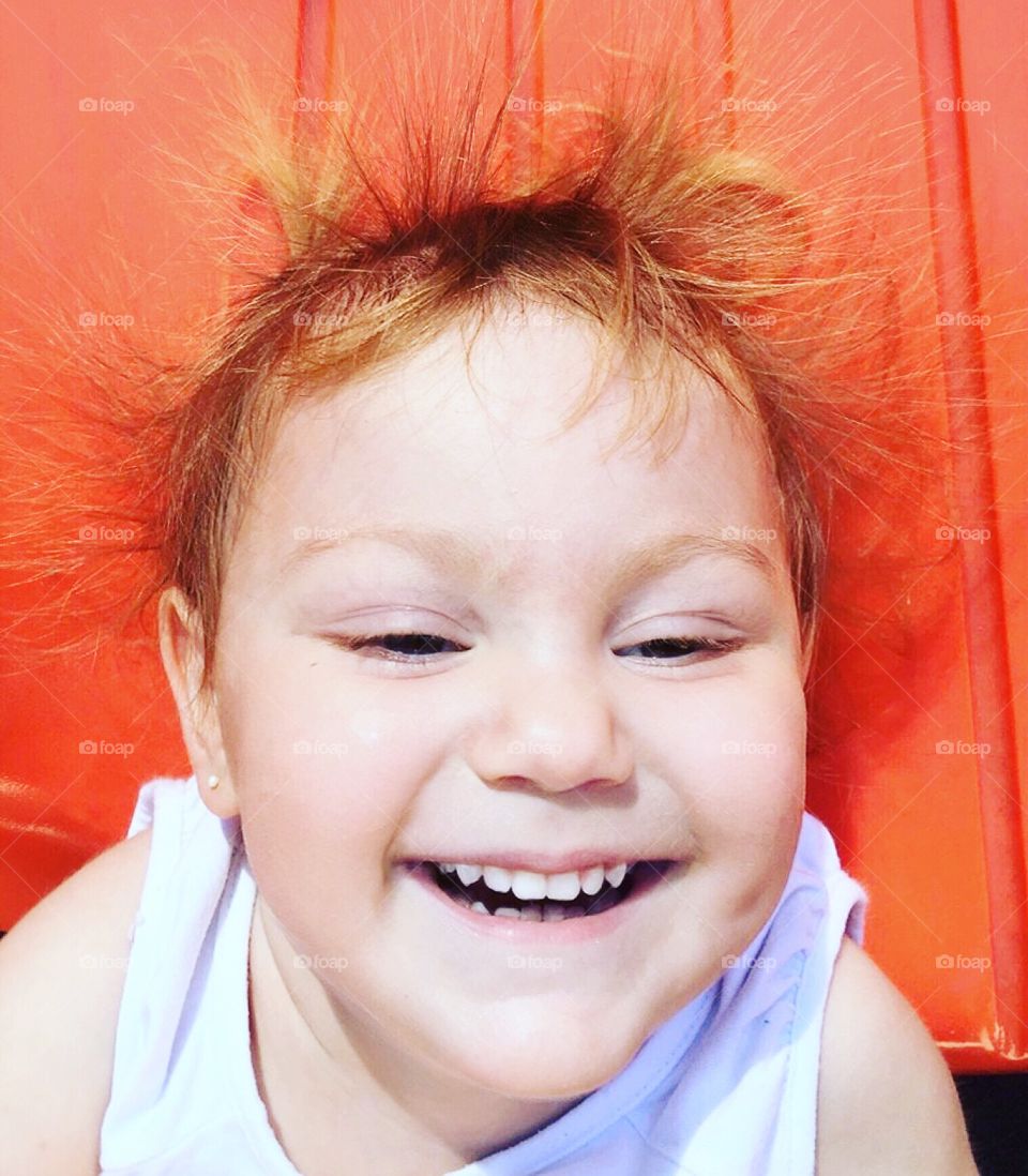 ENG - What makes me smile? Simply being next to my daughter, who infects me with her pure and sincere smile. / POR - O que me faz sorrir? Simplesmente estar ao lado da minha filha, que me contagia com seu sorriso puro e sincero.