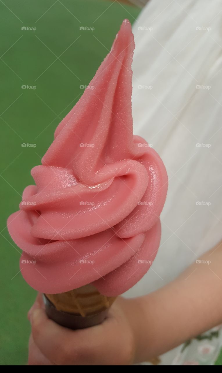 Strowberyy ice cream in the cone