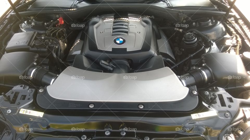 Bmw master piece engine N62TU V8. Photo of 4800ccm and 367 horse power V8 engine