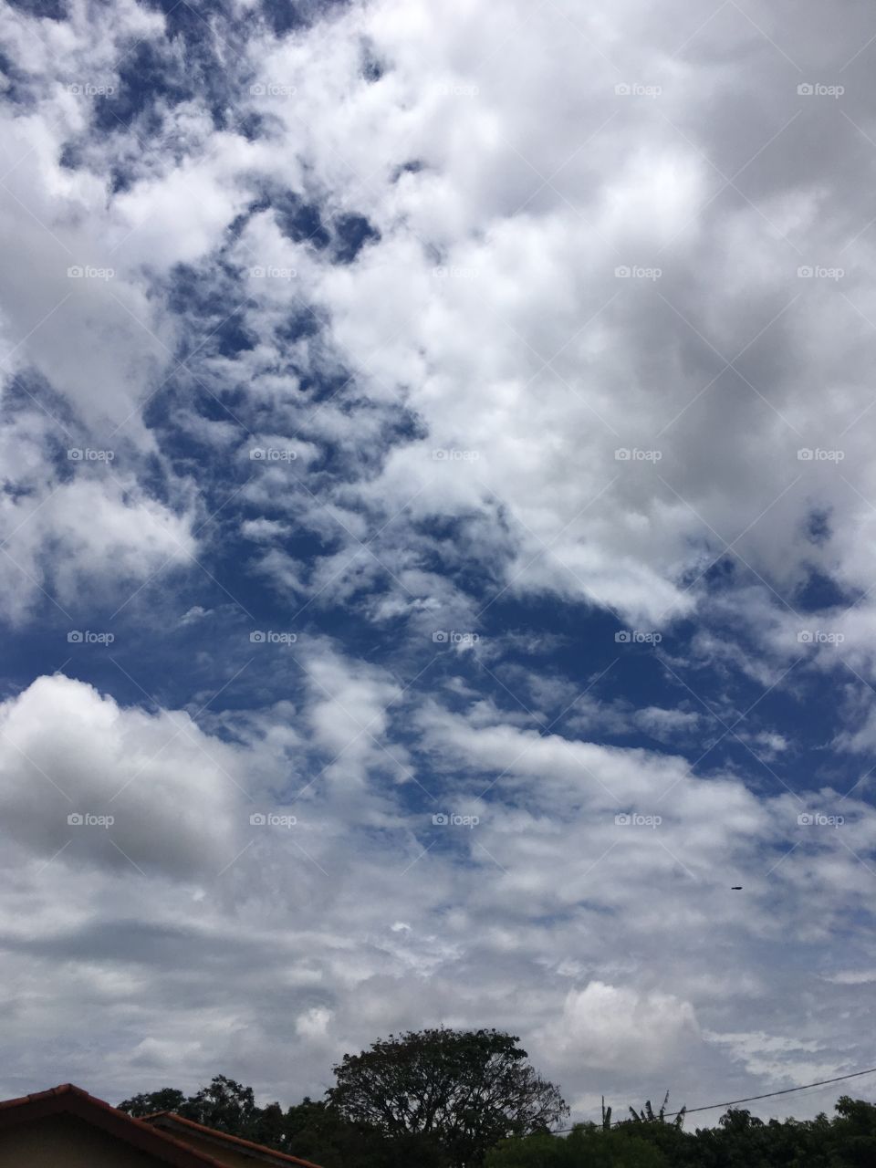 Nosso lindo céu azul cheio de nuvens!