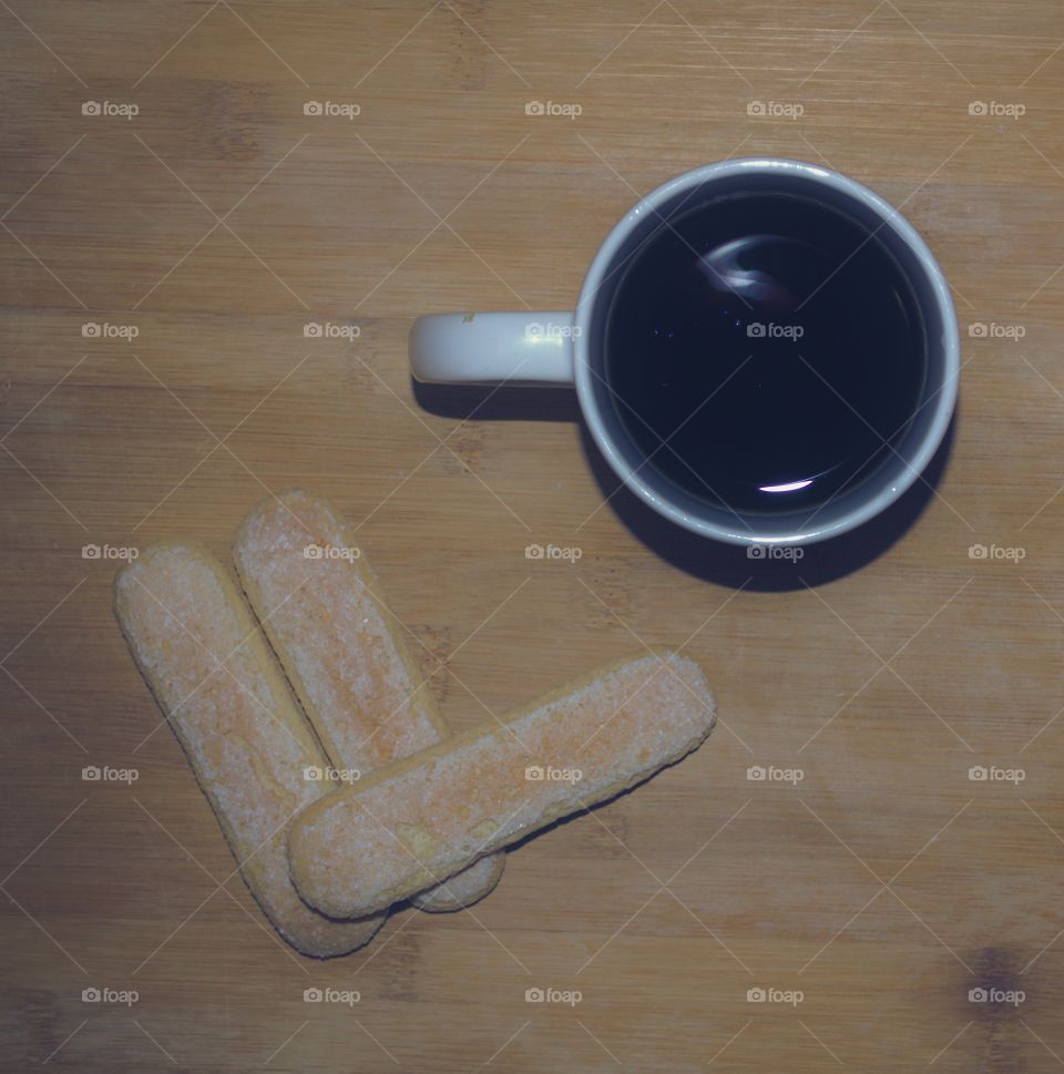 Dark coffe and biscotti