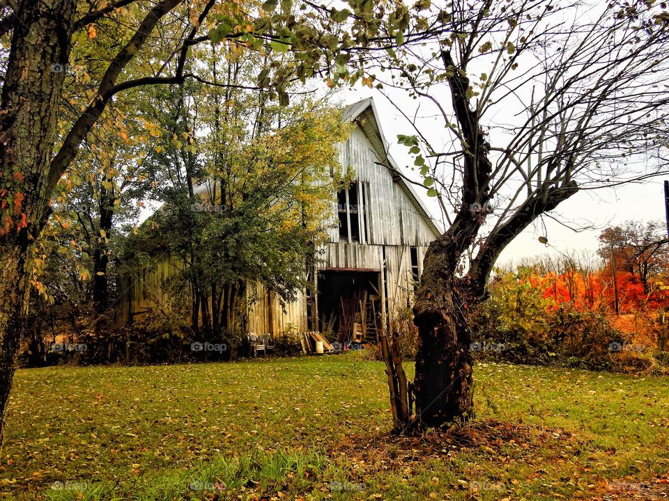 Rustic old indiana barn on a farm 