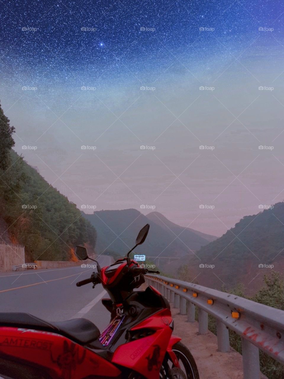 The path beside the cliff