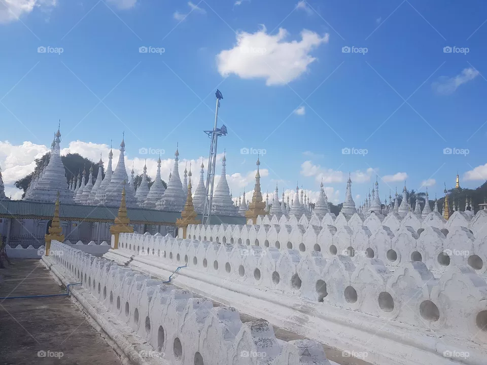 Making merit in Mandalay City