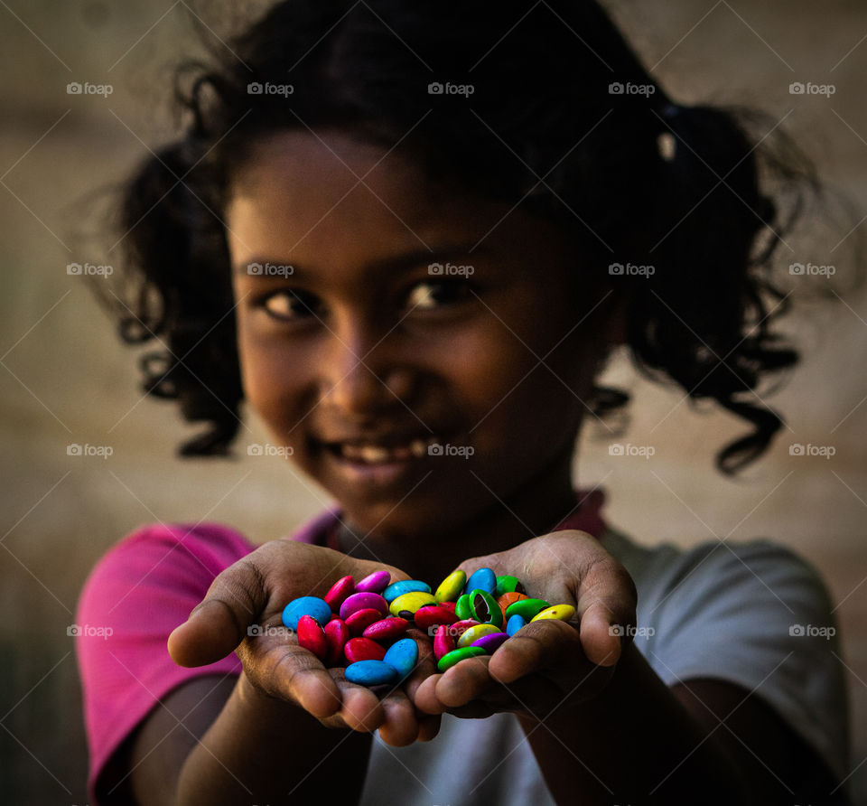 A soulful story of indian girl who shares her happiness of successfully finished her studies of 4th standard and get qualified to 5th standard....