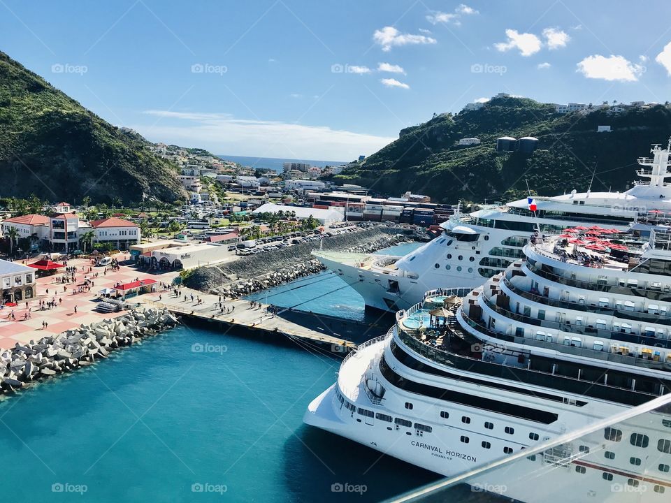 Gorgeous photos from Royal Caribbean cruise ship Oasis of the Seas cruising along!