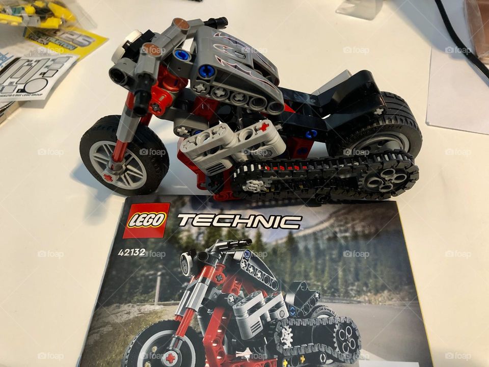 Building a lego Technic Motorcycle