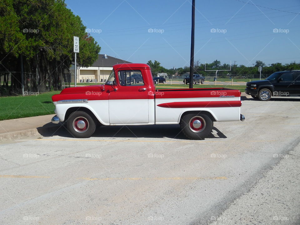 color photo of Chevrolet. This is the color picture of the same Chevy Truck 🚚
