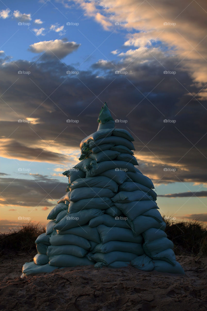 beach sunset sculpture gold by lexi_zac