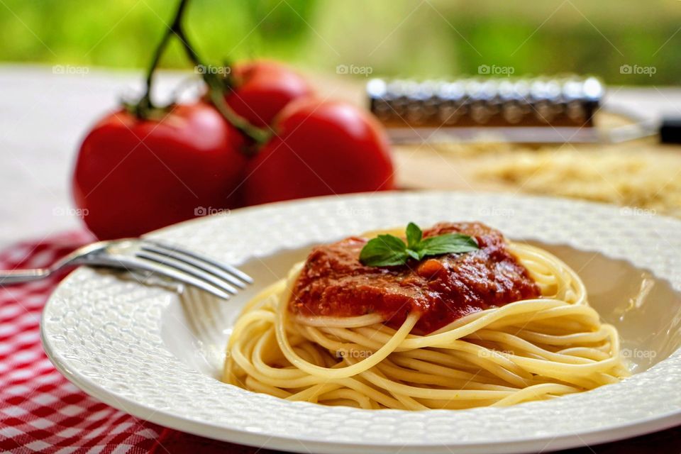 Spaghetti with tomato sauce