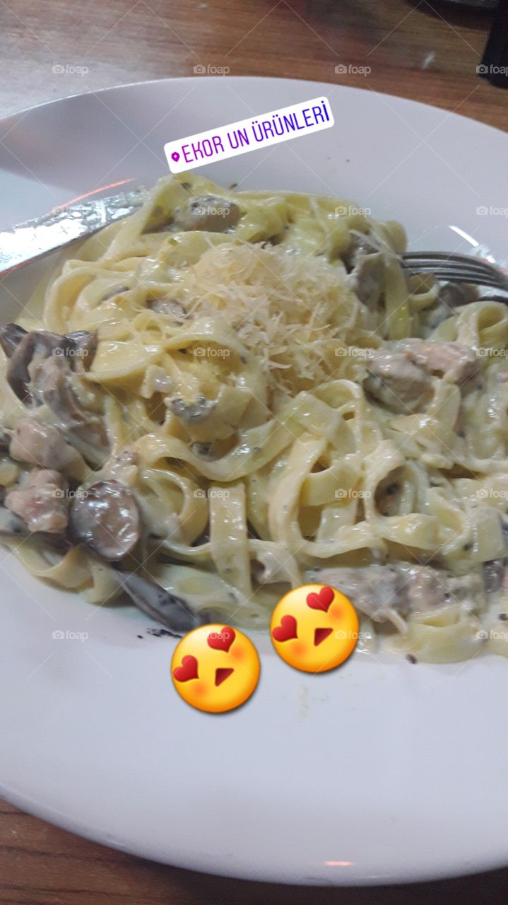pasta macaroni mushrooms ckicken delicious tastyy cheese