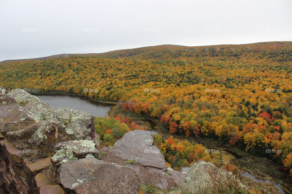 the forest at lake in the clouds in the porcupine mountains in the upper peninsula of Michigan on a beautiful fall day