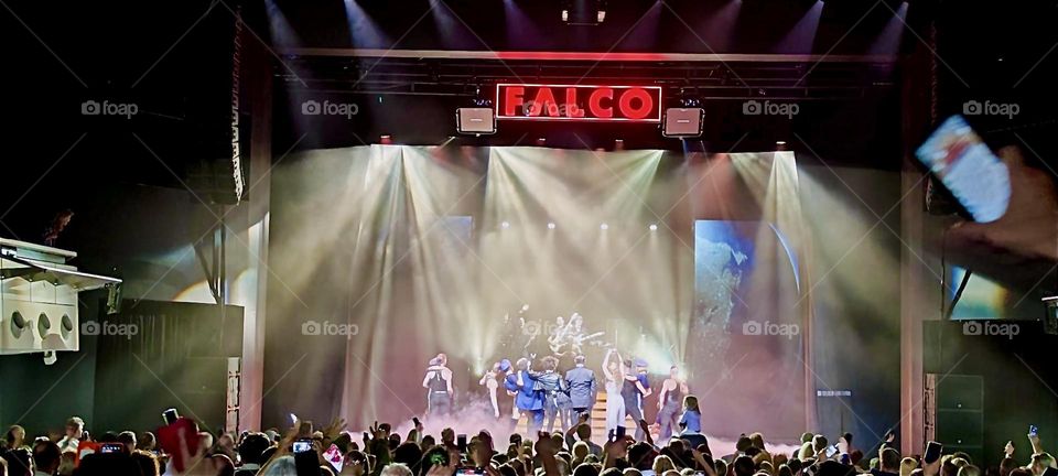This is the grand finale of the musical “FALCO” performed at the “DEUTSCHES THEATER”, the “GERMAN THEATER” in “Munich”, Bavaria about the Viennese pop singer of 1980s fame for the hits “Rock me Amadeus” and “Der Kommissar”. 2024. Hypnotic Productions