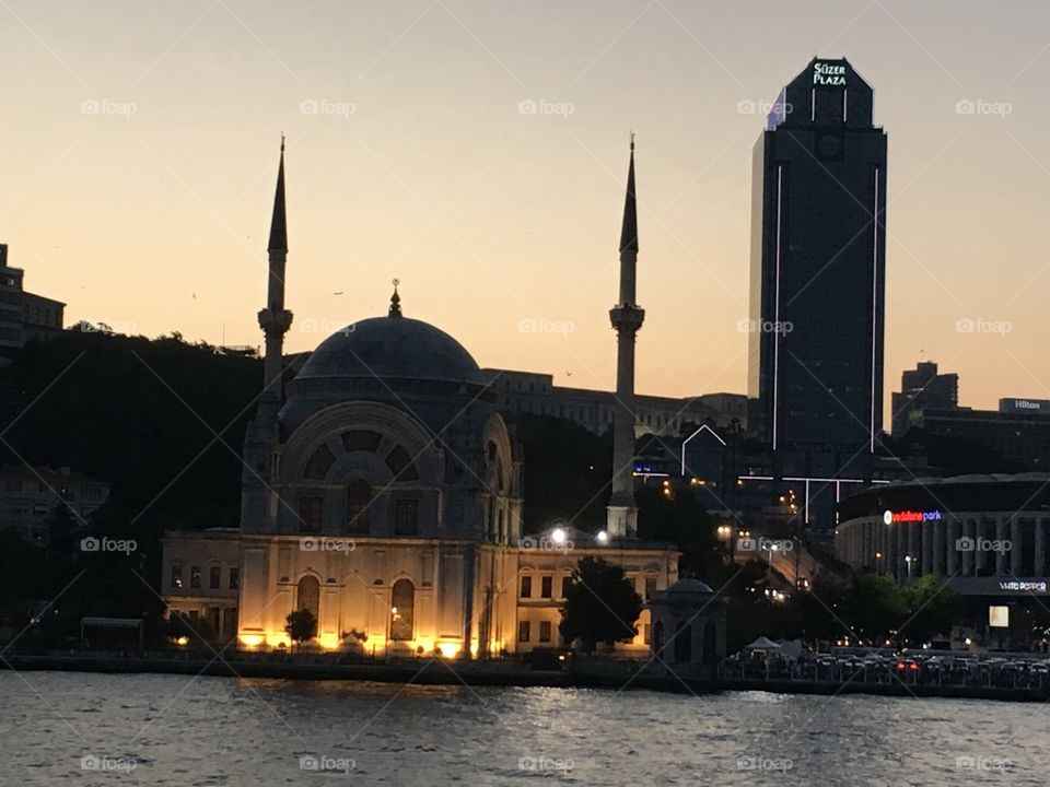 Dolmabahçe Mosque, Süzer Plaza, İstanbul 