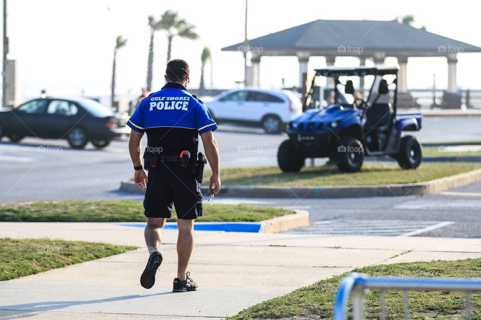 Beach police in Gulf Shores officer working to the car