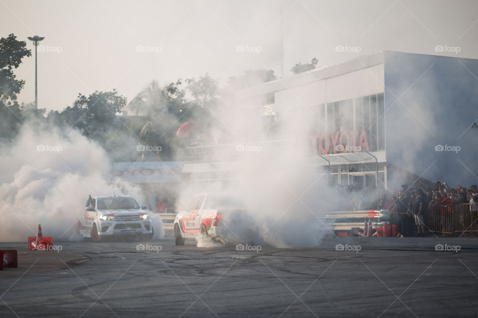 Toyota hilux revo drift show 