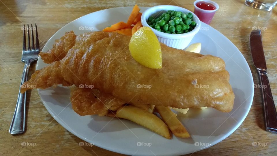 Fish chips peas and carrots