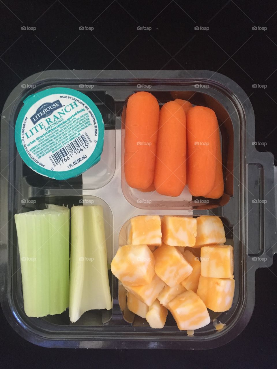 Veggies! Yum gotta love them.  Celery, Carrots, Cheese and Lite Ranch dip, great snack.  Although I kinda want a chocolate bar.  🤔