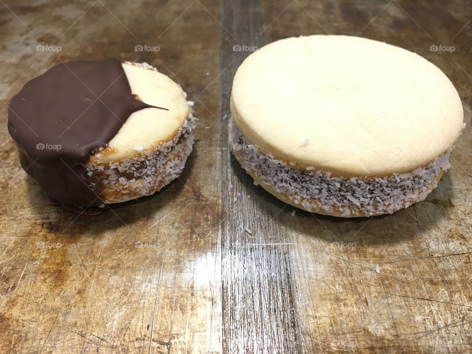 alfajores de maicena con dulce de leche productos Argentinos