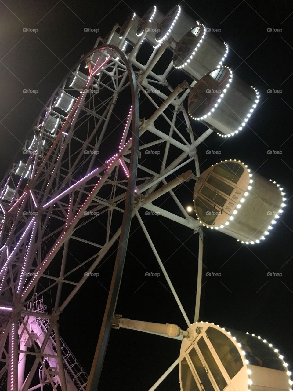 a ferris wheel in the city 