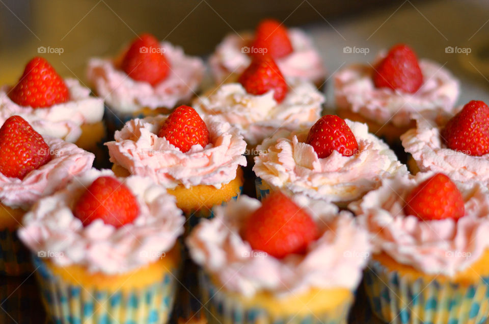 cake pink red cupcakes by danielliphotography