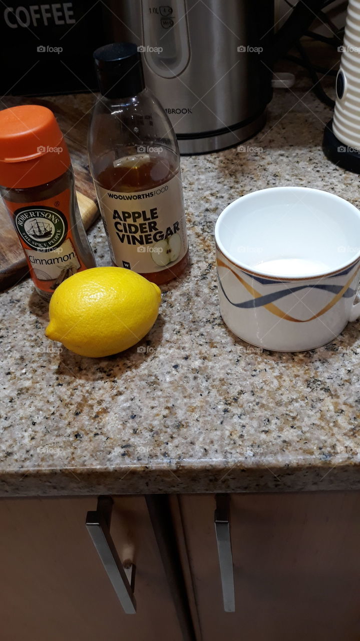 detox time with apple cider vinegar, lemon and cinnamon