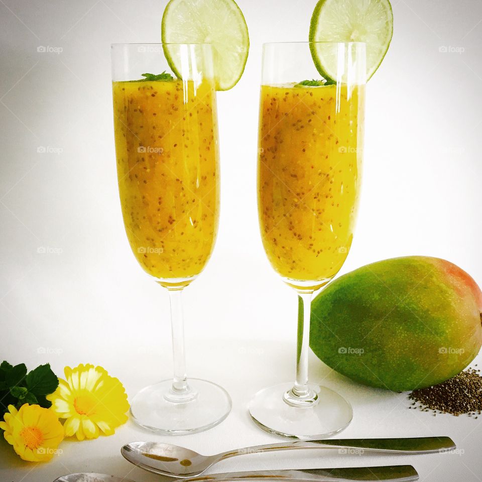 Mango chia smoothie