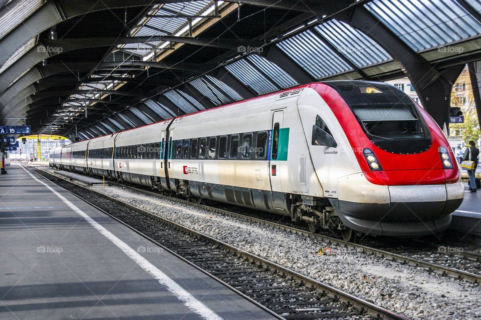 SBB IC 2000 TRAINS AT ZURICH HAUPT BAHN-HOF