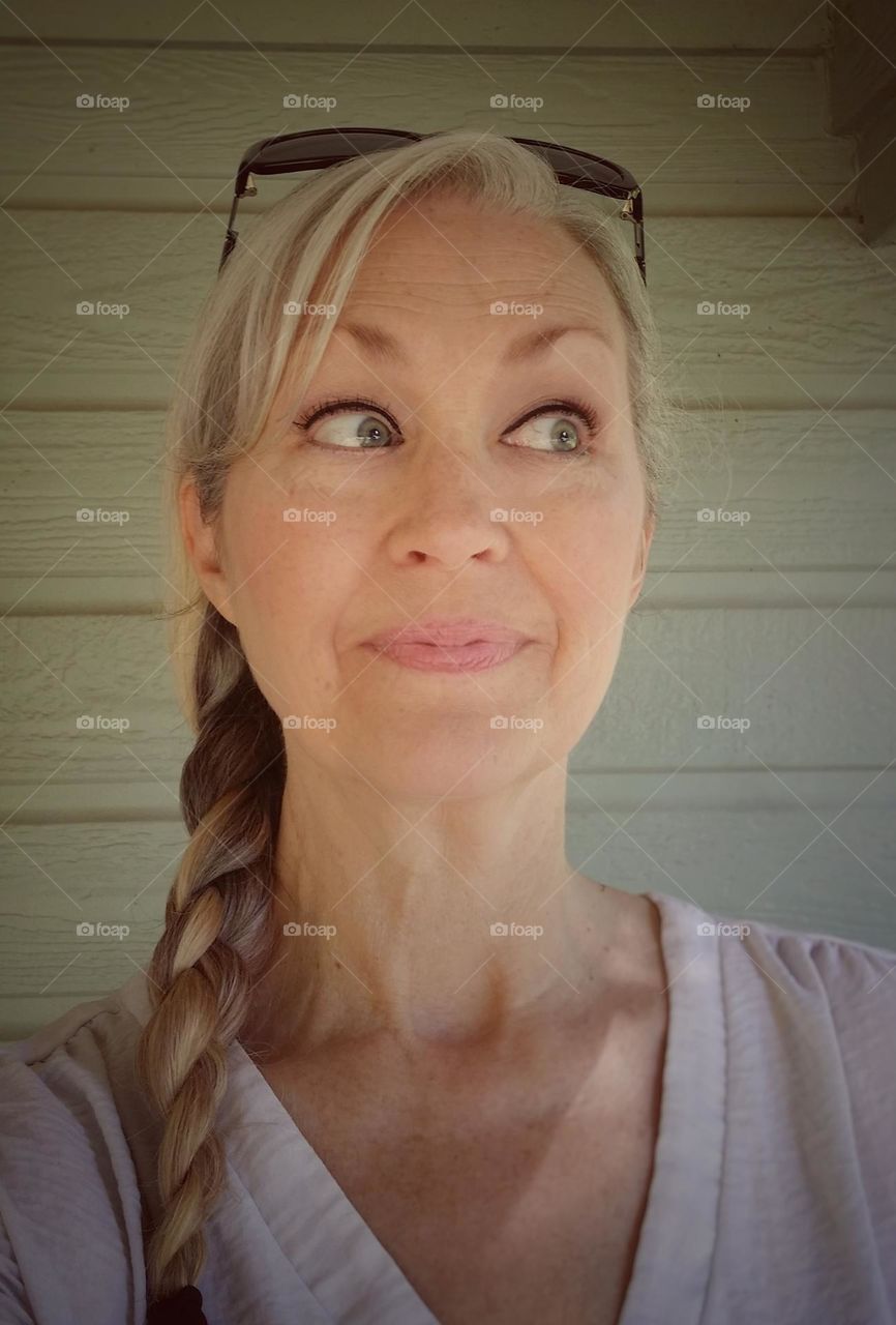 Woman looking sideways wearing Eyeshadow smiling