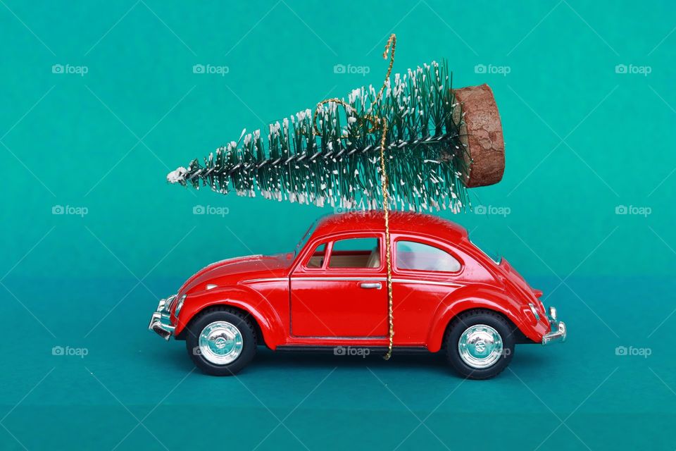 Volkswagen beetle with Christmas tree