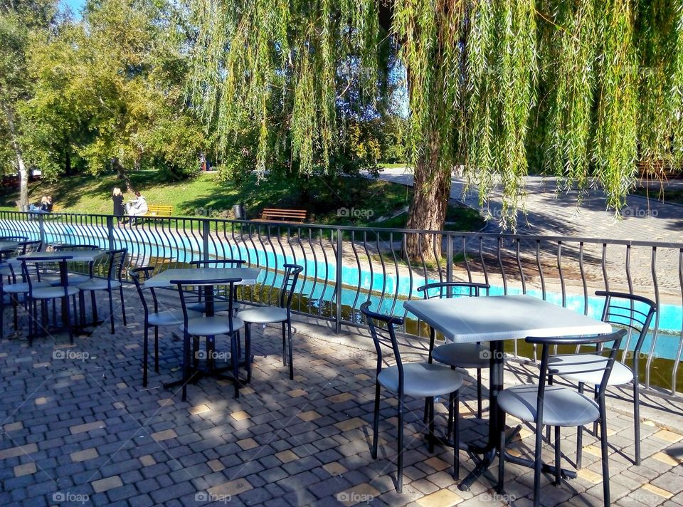 cafe in the park tables and chairs кафе в парке столы и стулья