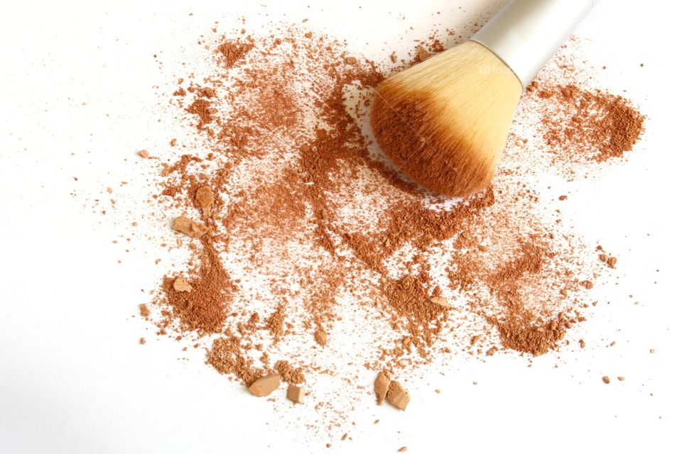 Face powder and makeup brush