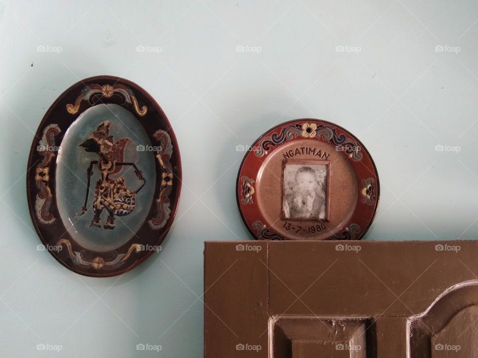 wall decoration with ceramic