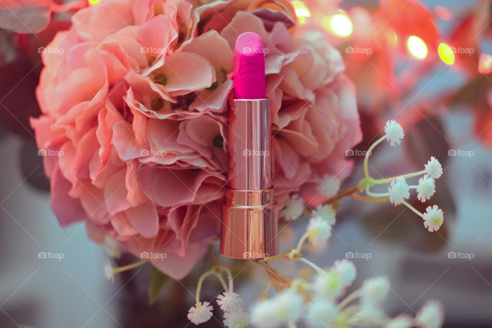 Lipstick in the flowers 