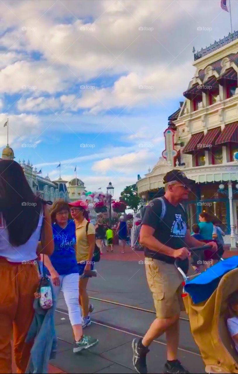 #day1 Everyday Disney World in Orlando Florida.  I have been lost on Disney Properties consecutively since 4/3/19!  You can find it on https://www.facebook.com/selsa.susanna or on IG SelsaCamacho YT SelsaSusanna • Magic Kingdom 4-3-19 Wednesday