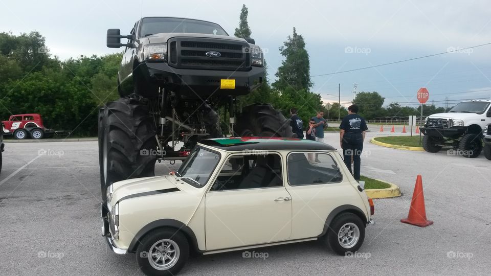 Classic Mini Cooper preventing the Monster Truck from leaving,  not really 😁