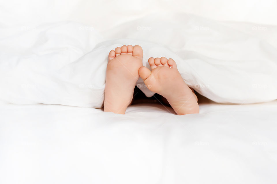 children's legs in the bed