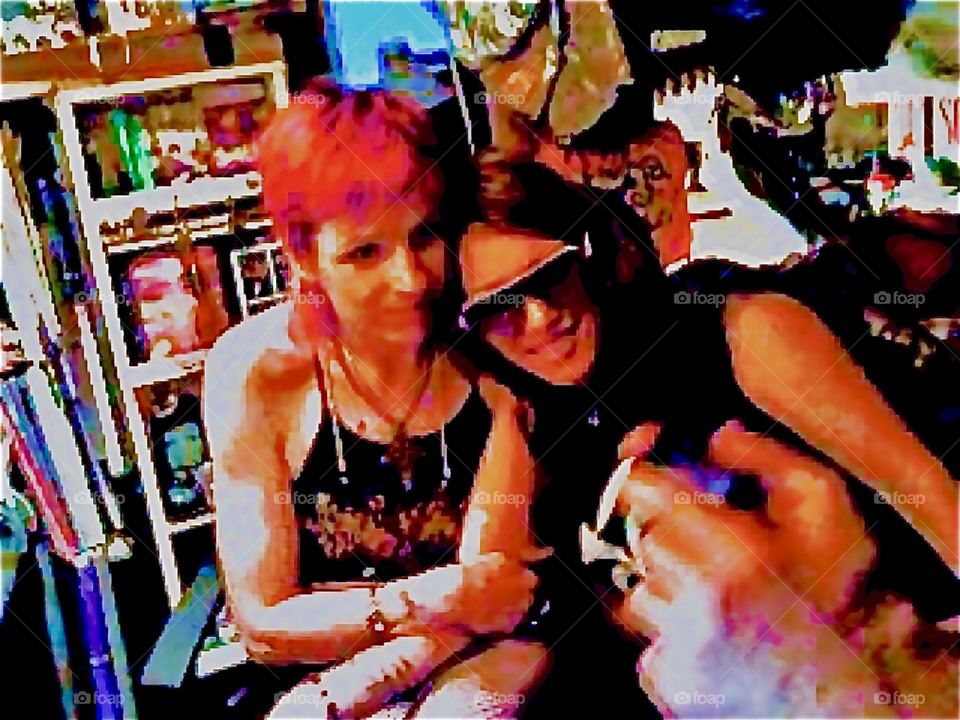 Traveling down memory lane to the year 2009 when I inhabited a small studio in midtown West in „Manhattan“, the neighborhood that is otherwise known as „Hell’s Kitchen“. A fellow dancer has come to visit us. Hypnotic Productions