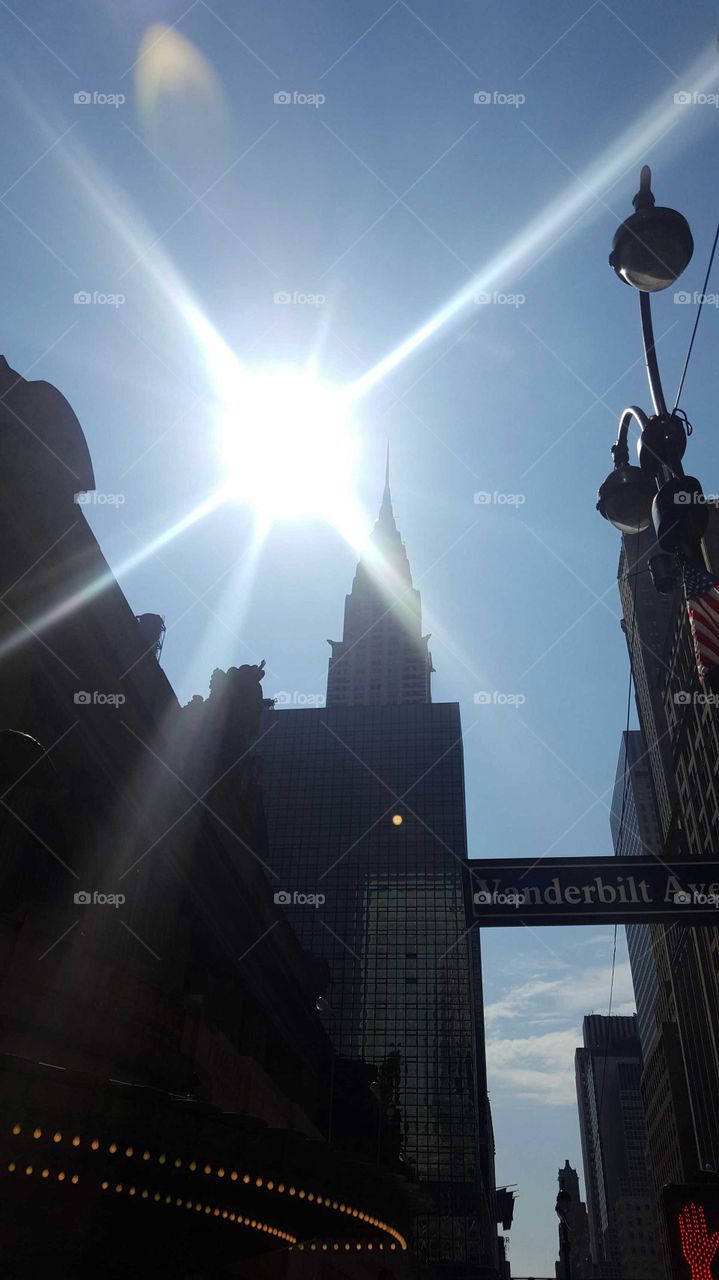 sun rays shining in NYC at the Chrysler building