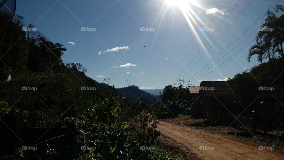 PAISAGEM NATUREZA CÉU AZULADO SOL RADIANTE