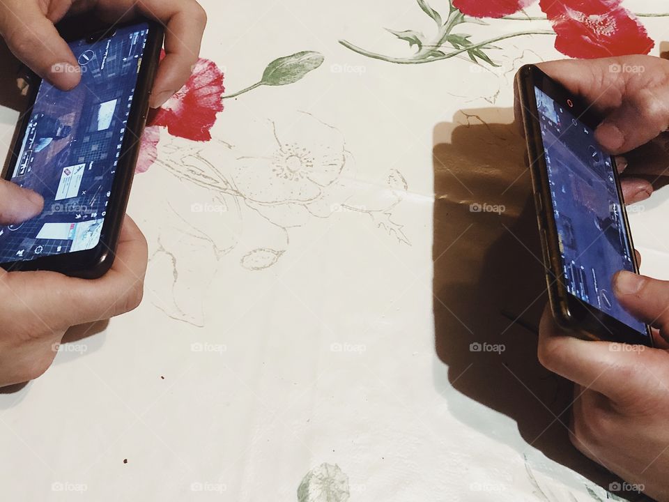 People gaming PUGB with smartphones