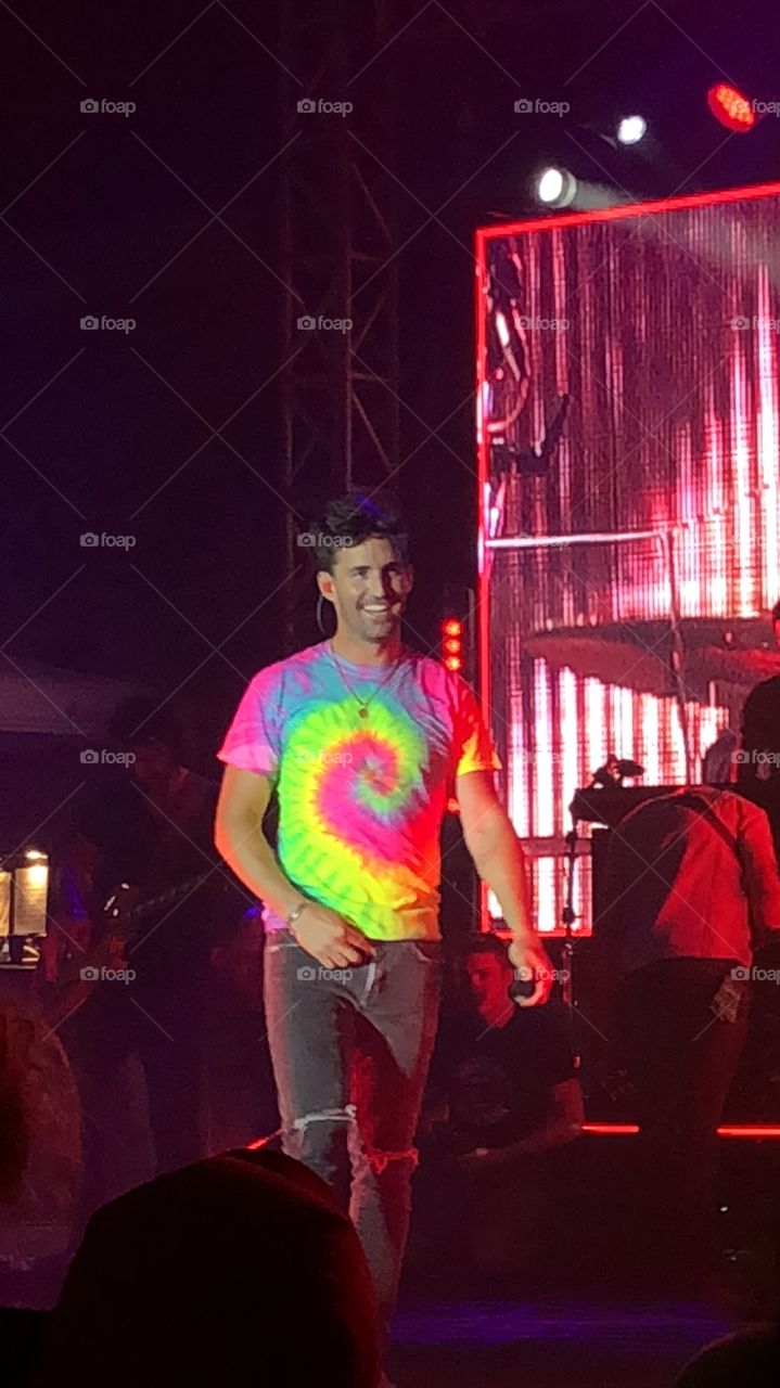Jake Owen rocking his tie dye on his amazing concert in Washington mo! He did such a wonderful job and I just love that smile! 
