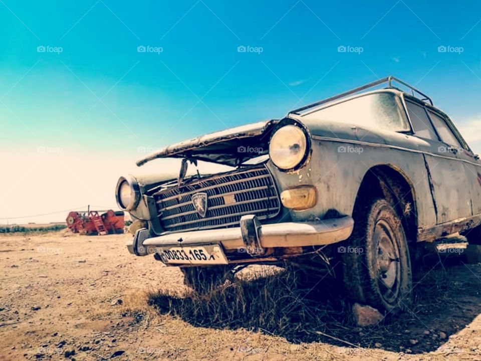 سيارة قديمة من الماضي