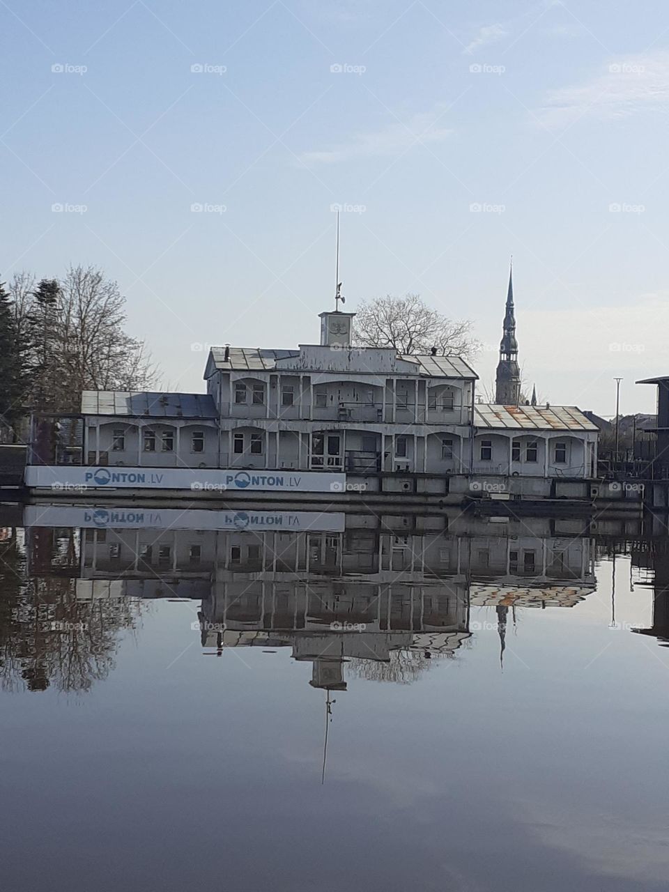 дебаркадер