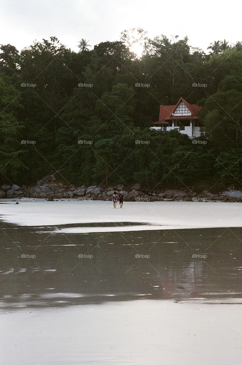 Couple walking on the beach 