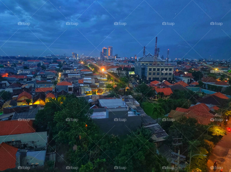 the view at night with the conditions of the street lights that shine brightly.