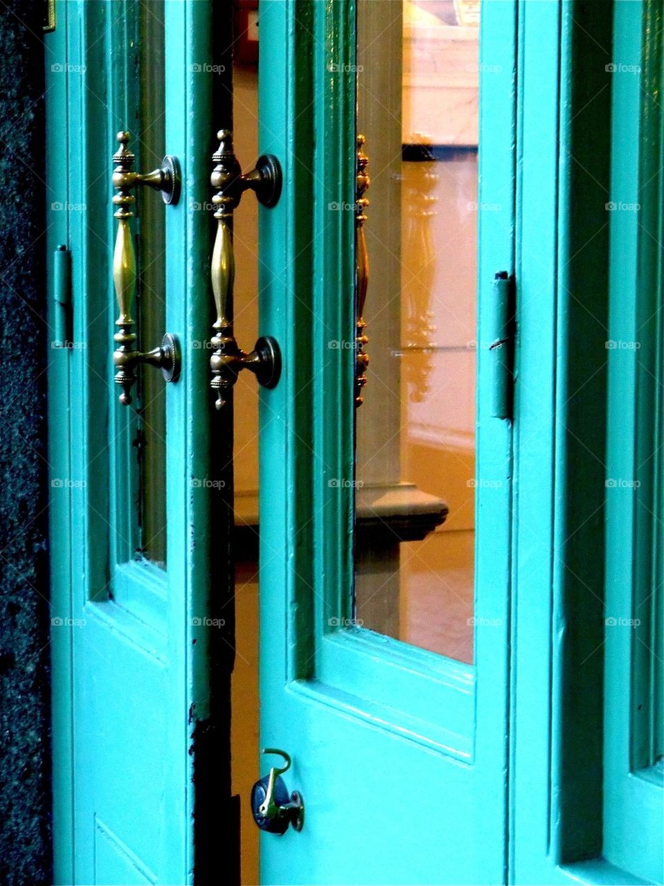 En dörr på glänt ...