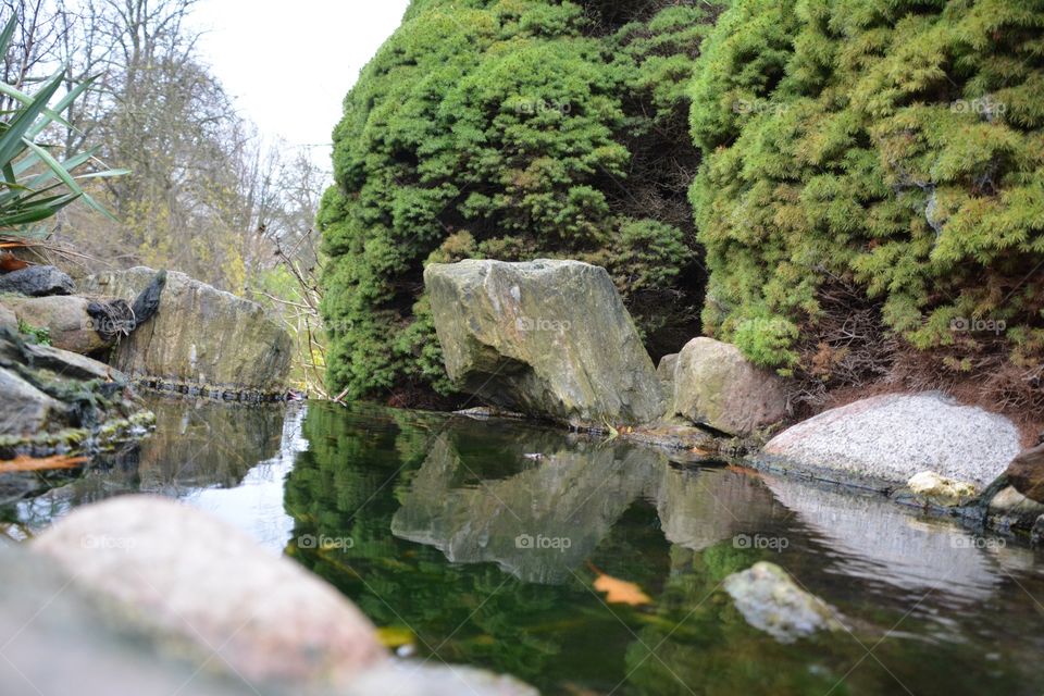 Reflecting pool